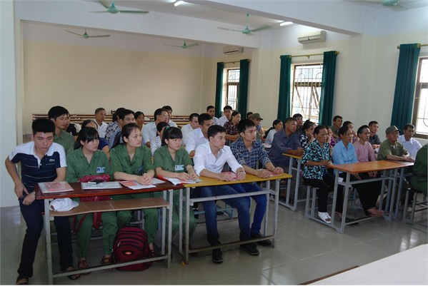 Ký hợp đồng cho 12 thực tập sinh xuất cảnh