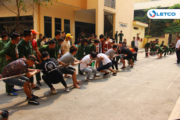 Du học sinh Nhật Bản, Hàn Quốc sôi nổi thi kéo co
