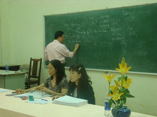 ky hop dong bao lanh cho 11 tns di tu nghiep va thuc tap