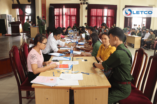 64 thuc tap sinh va gan 200 nguoi bao lanh tham gia ky hop dong