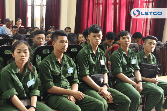 64 thuc tap sinh va gan 200 nguoi bao lanh tham gia ky hop dong