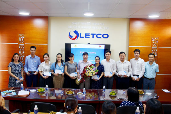 Khen thưởng đoàn viên hoàn thành xuất sắc nhiệm vụ - Quý II/2019