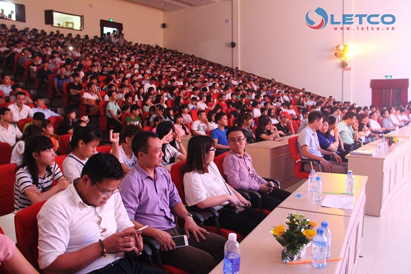 letco trao hoc bong cho tan sinh vien khoa dien