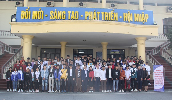 Gần 100 sinh viên trường Trung cấp DTNT Nghĩa Lộ (Yên Bái) tham quan tìm hiểu về LETCO – Trường ĐH Công nghiệp Hà Nội