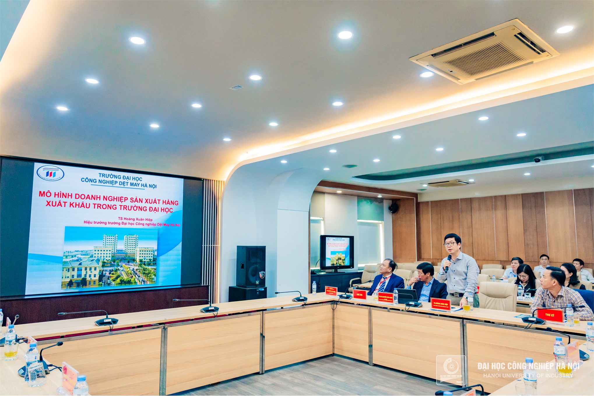Phát triển mô hình doanh nghiệp trong trường đại học, cao đẳng thuộc Bộ Công Thương